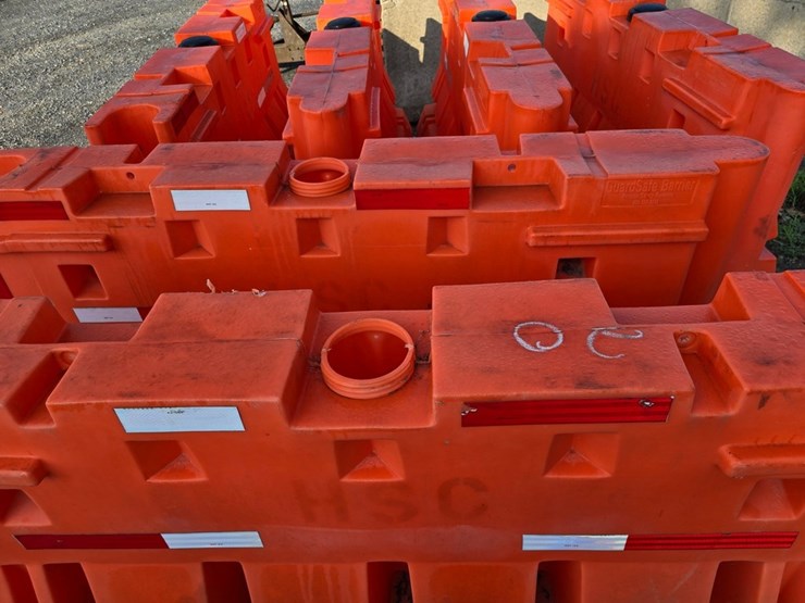 6-6'-orange-plastic-barriers-image-5
