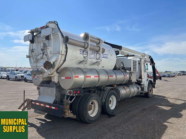 2000-freightliner-fl80-image-3