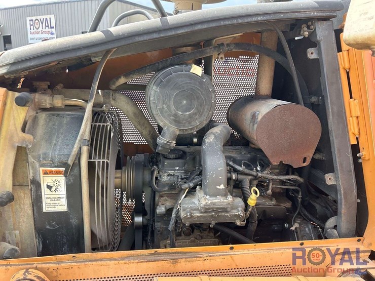 2010-case-650l-image-13