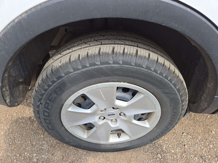 2014-ford-explorer-image-19