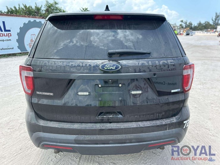2016-ford-explorer-image-22