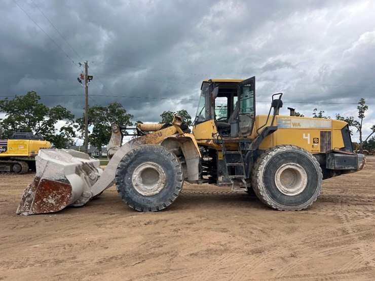komatsu-wa450-image-1