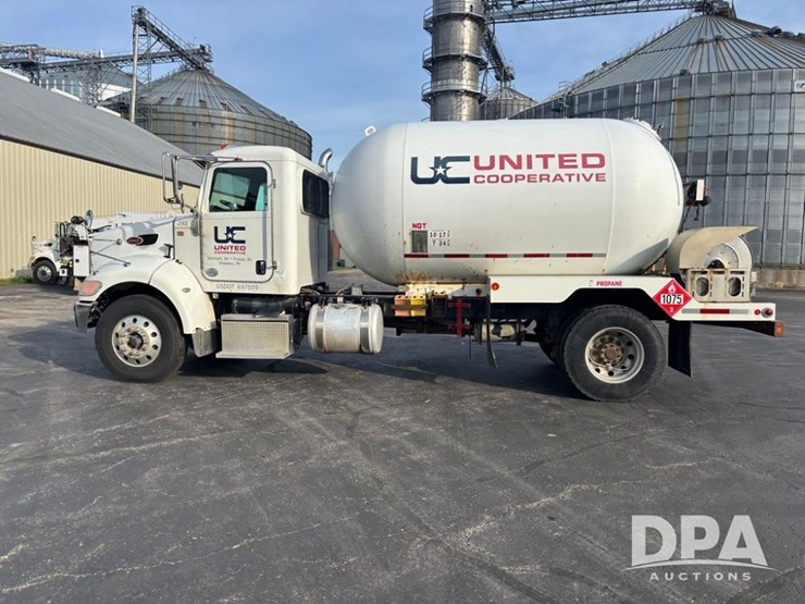 2013-peterbilt-337-image-4