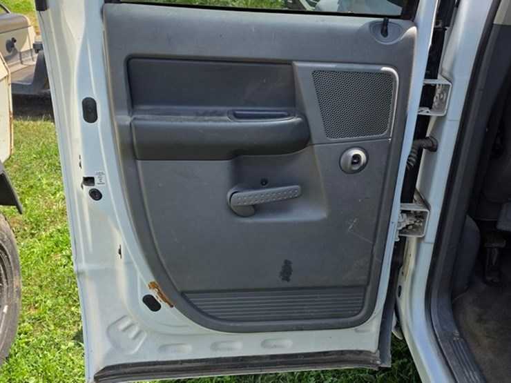 2006-dodge-ram-3500-image-54