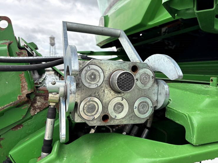 2014-john-deere-s680-image-12