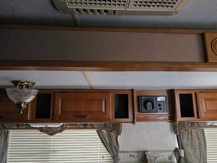2003-fleetwood-2-axle-camper-(title)-image-42