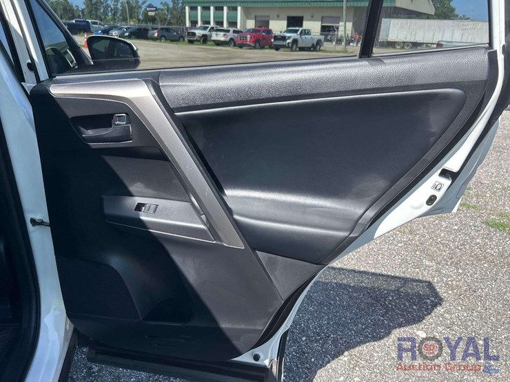 2018-toyota-rav4-image-29