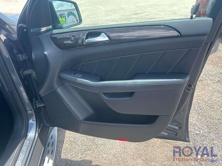 2016-mercedes-benz-gl450-image-23