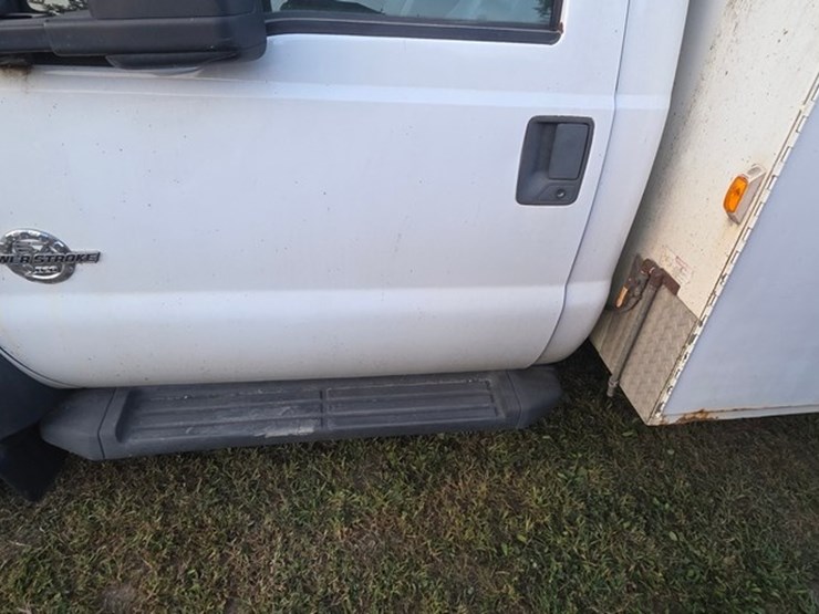 2010-ford-f550-image-33