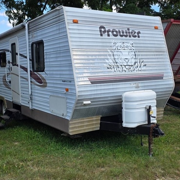 2003 Fleetwood 2 Axle Camper (TITLE)