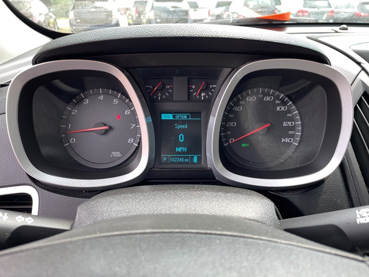 2015-chevrolet-equinox-lt-image-50