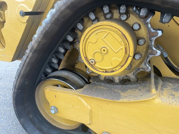 2019-caterpillar-259d3-image-30