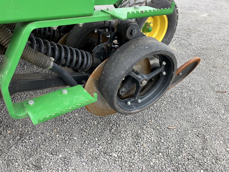 john-deere-1590-image-16