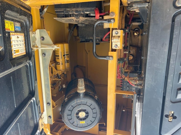 2017-caterpillar-336fl-image-32