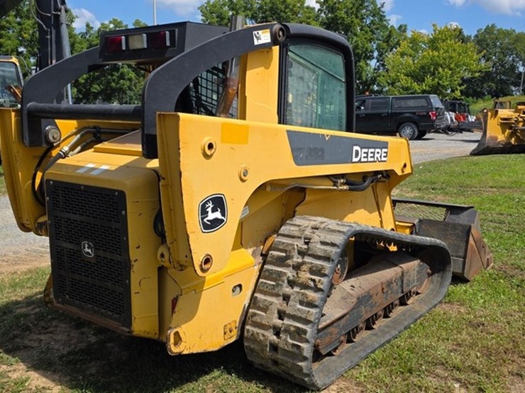 2007-deere-ct332-image-4