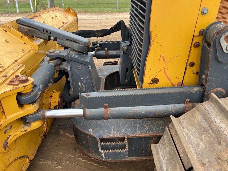 2020-deere-700k-lgp-image-30