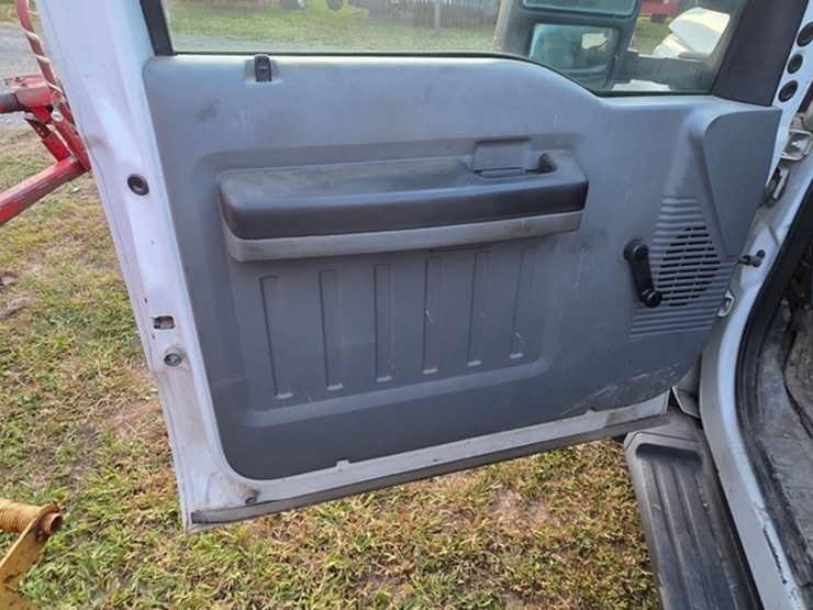 2010-ford-f550-image-53
