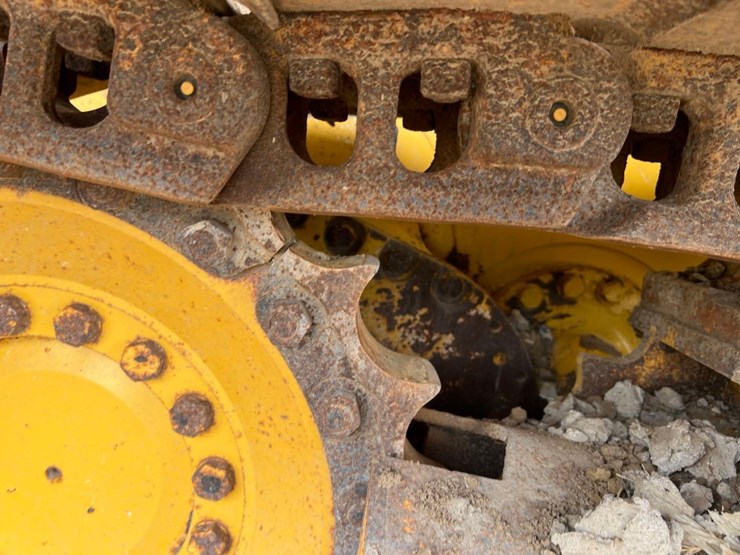 2020-deere-700k-lgp-image-16