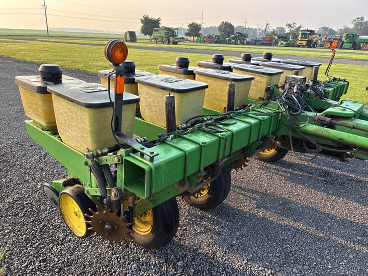 john-deere-7000-image-50