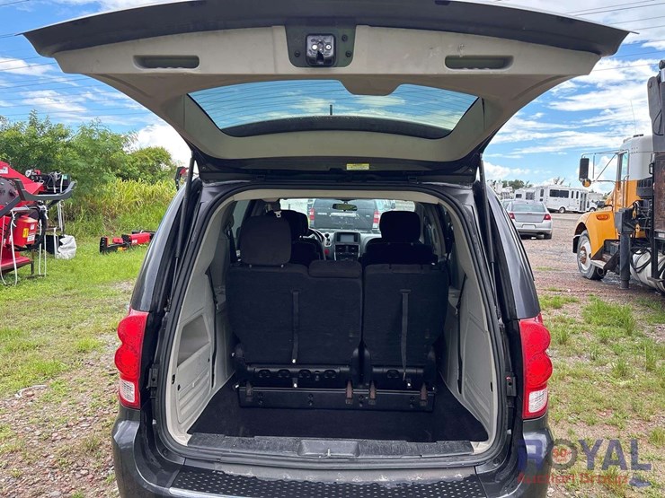 2012-dodge-grand-caravan-image-19