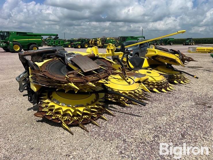 2020-john-deere-772-image-3