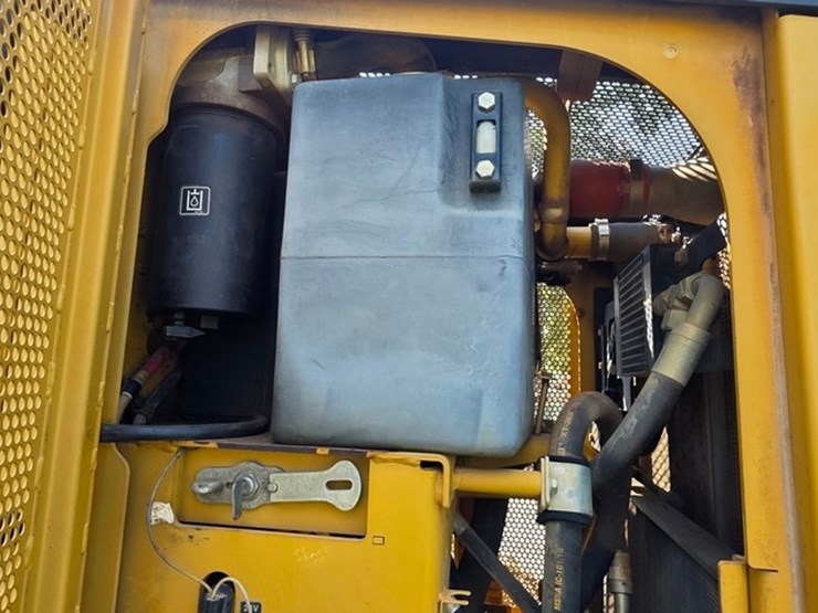 2009-caterpillar-140m-vhp-image-62
