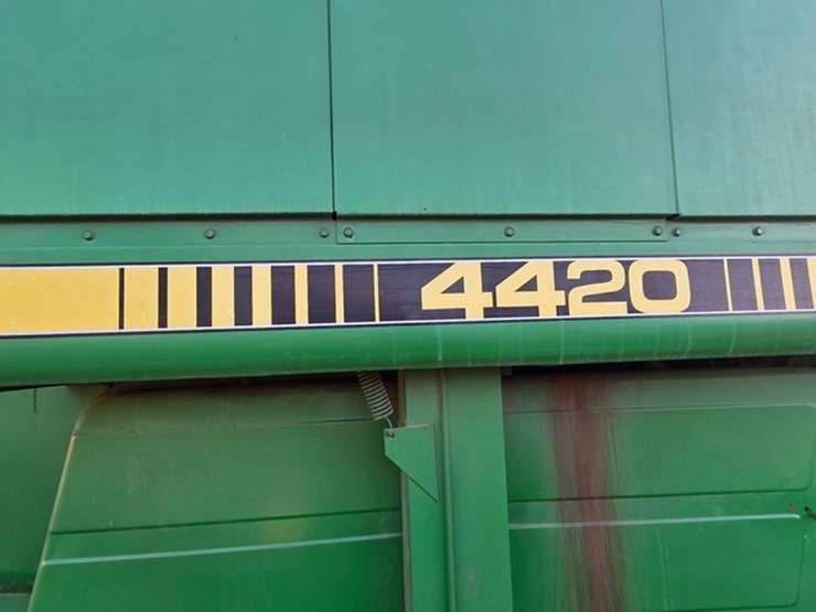 john-deere-4420-image-30