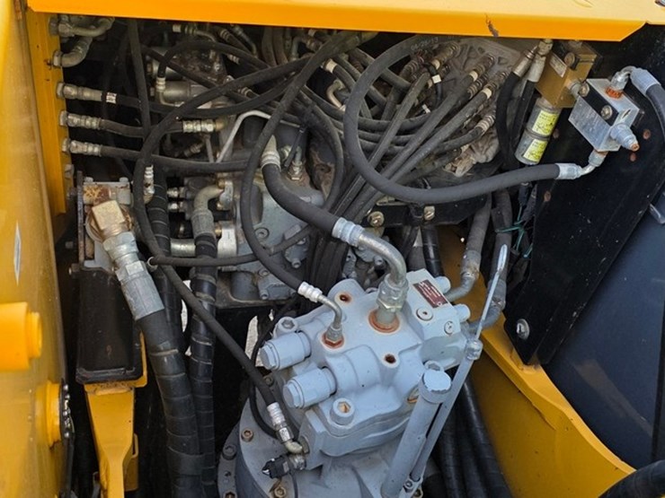2013-deere-160g-lc-image-59