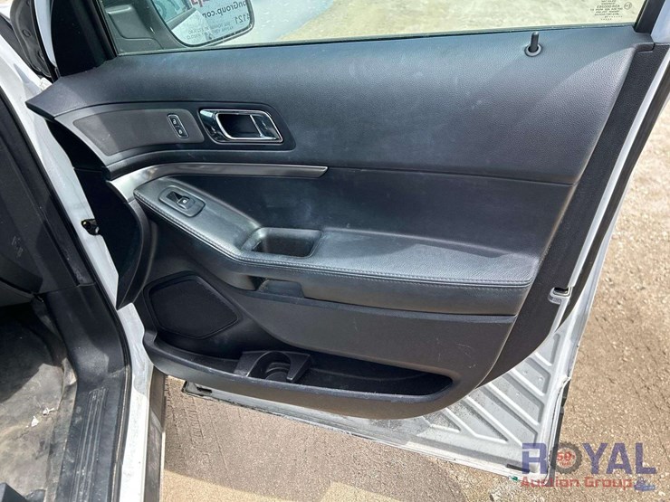 2019-ford-explorer-image-22