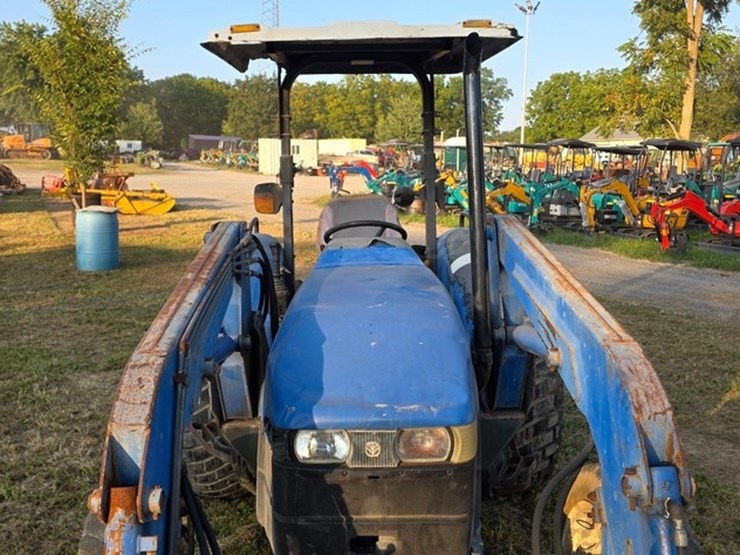 new-holland-tn70-image-36