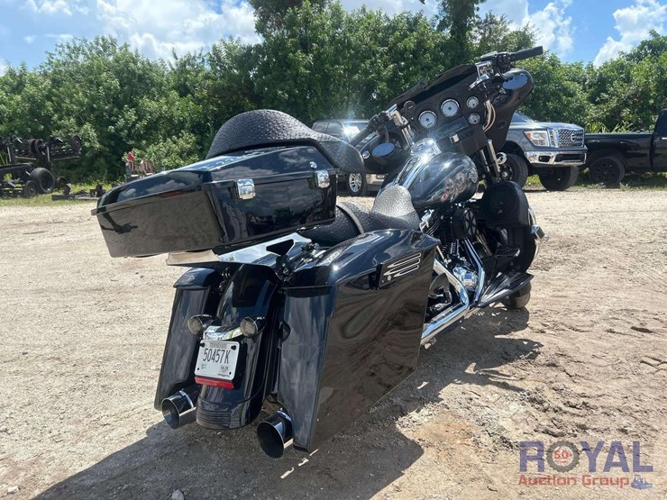 2012-harley-davidson-flhx-street-glide-motorcycle-image-3
