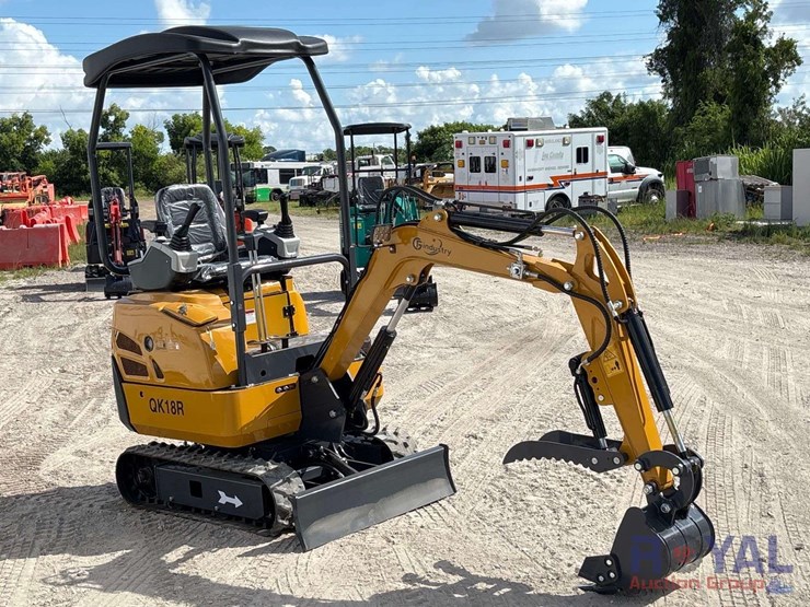 unused-2025-cfg-qk18r-mini-excavator-image-2