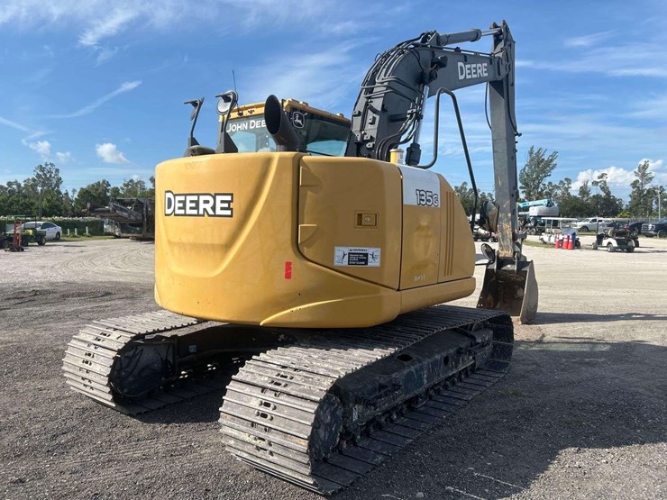 2015-deere-135g-image-3