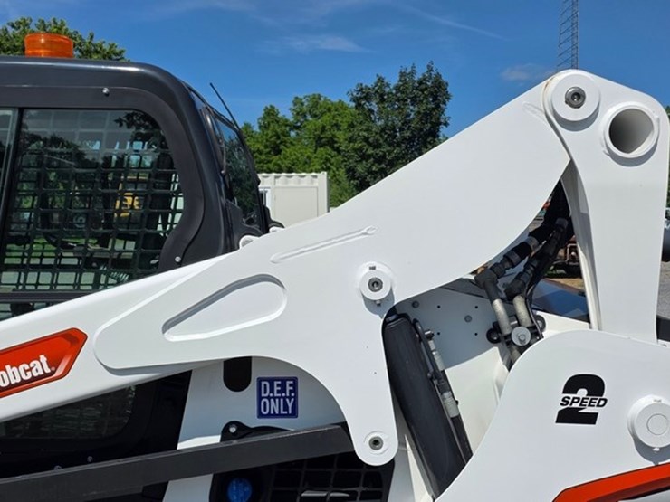 2023-bobcat-t770-image-26