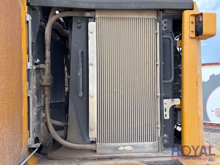 2011-deere-844k-image-19