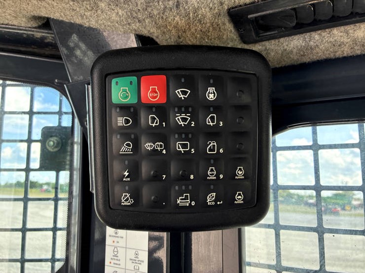 2022-john-deere-450-image-77