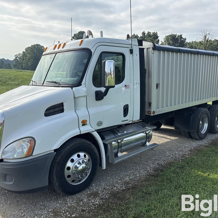 2011 FREIGHTLINER CASCADIA 113