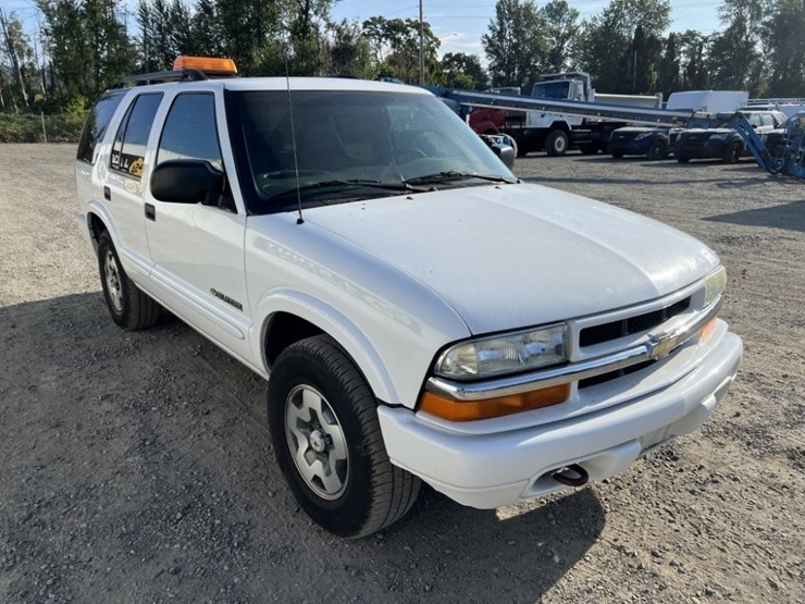 2004-chevrolet-blazer-image-2