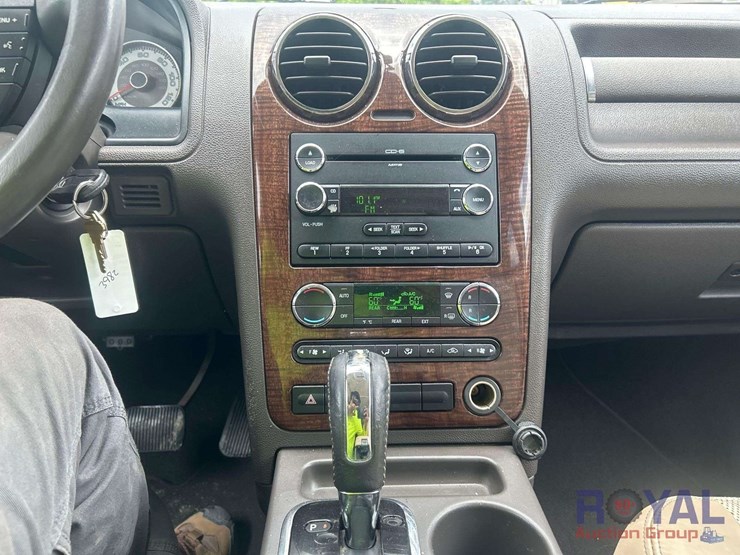 2008-ford-taurus-x-image-10