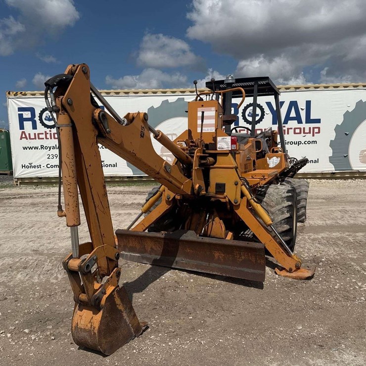 2010 CASE 660