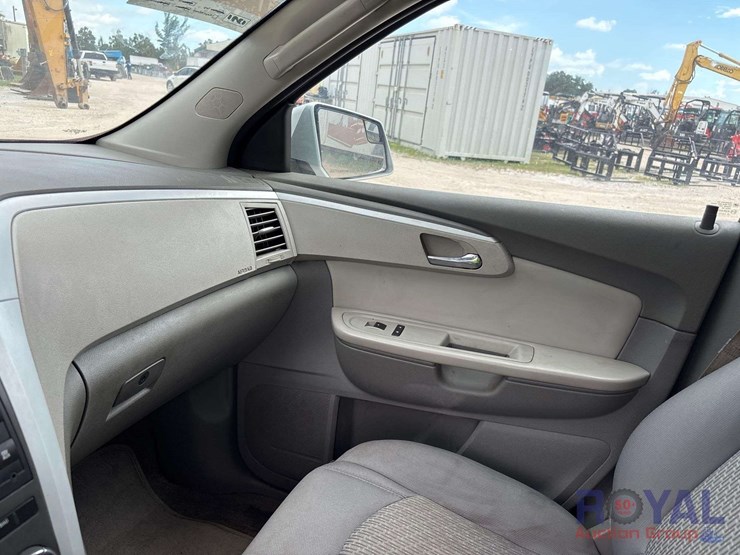 2011-chevrolet-traverse-image-11