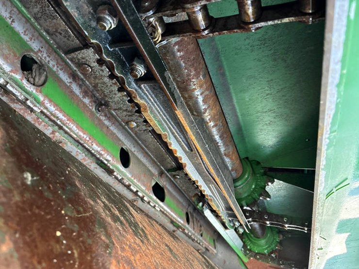 2013-john-deere-s670-image-19