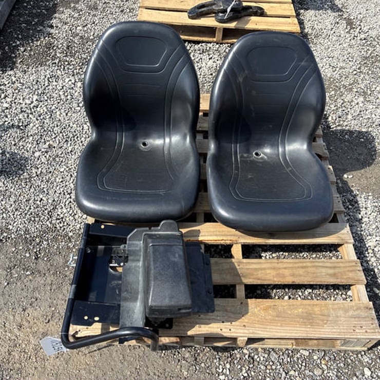 #113254 • SEATS FOR 2016 825 GATOR W/BRACKET