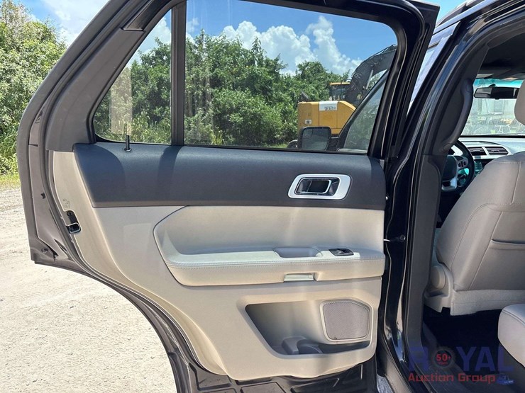 2014-ford-explorer-xlt-image-15