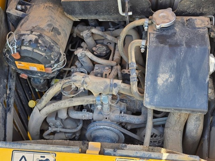 2021-jcb-1cxt-image-39