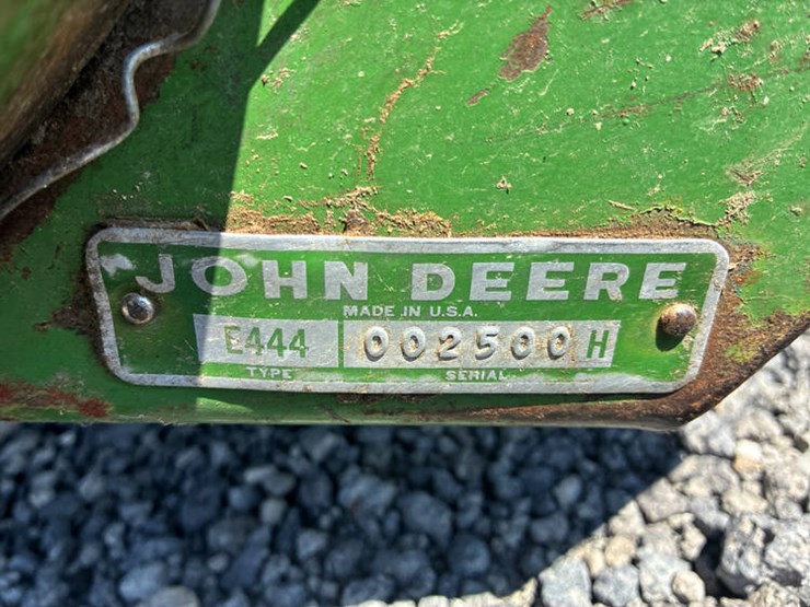 john-deere-444-image-21