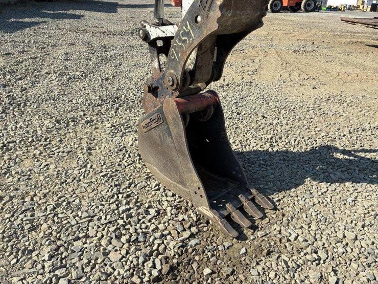 2017-takeuchi-tb290-image-12