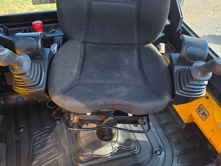 2021-jcb-1cxt-image-48