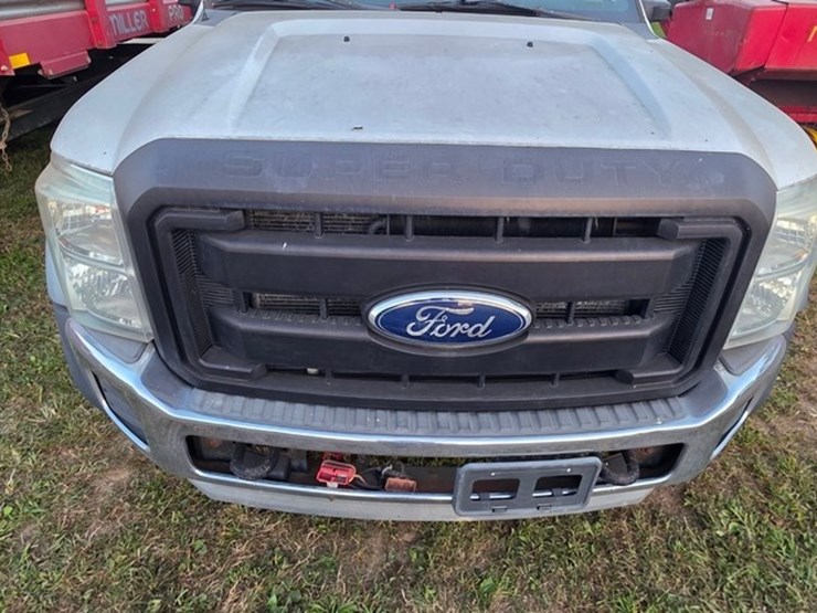2010-ford-f550-image-40