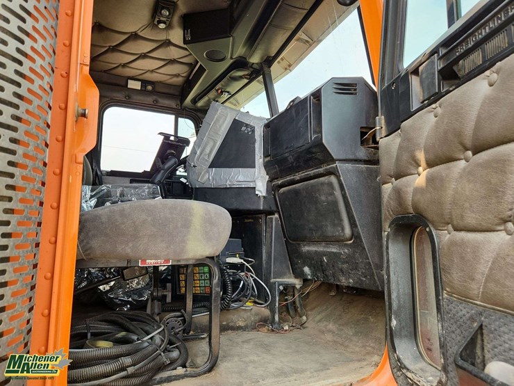 2007-freightliner-fld120-image-20